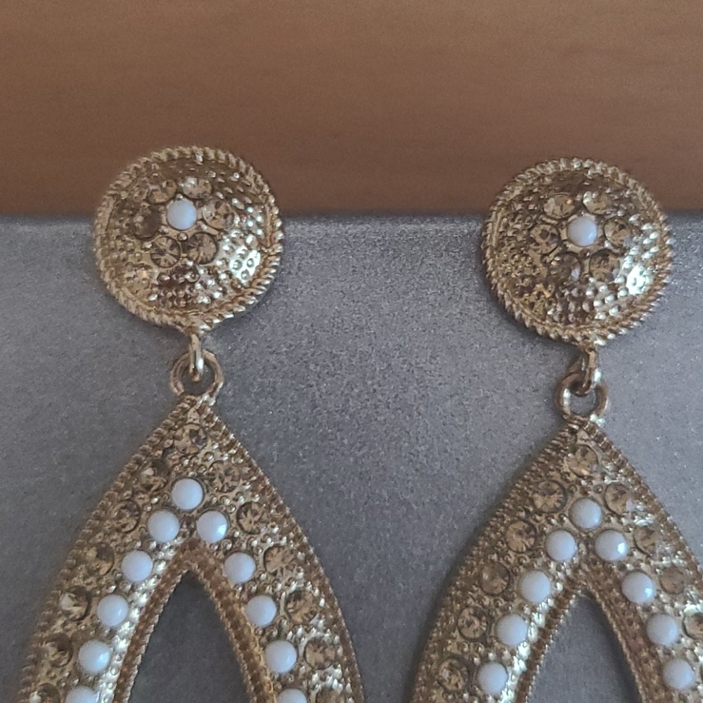 Earrings Gold Tone White Bead Teardrop Shape Statement Stud Back Wedding Party - Picture 3 of 5